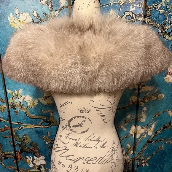 Vintage fox fur stole. - Picture 4 of 12